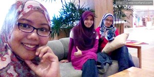 Bersama rakan blogger di Hotel Casuarina @ Meru