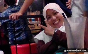 Cara pakai shawl cantik dan kemas